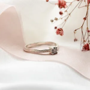 Gold ring in tree bark shape with salt and pepper diamond SALTY Thumbnail