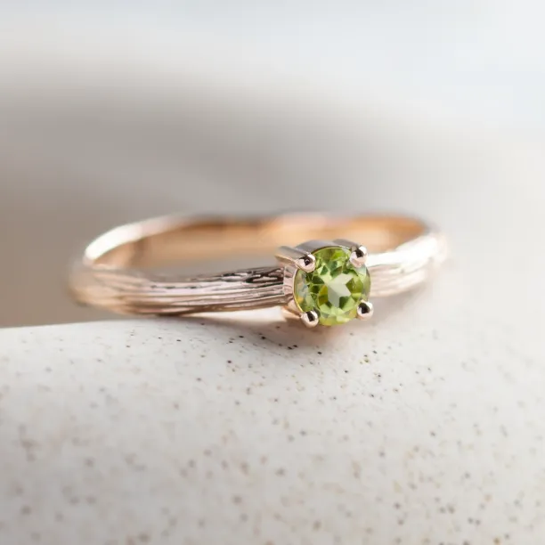 Gold ring in tree bark shape with peridot OLIVE Image