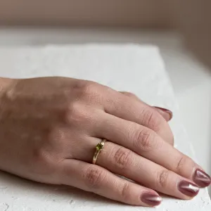 Gold ring in tree bark shape with peridot OLIVE Thumbnail
