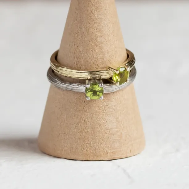 Gold ring in tree bark shape with peridot OLIVE Image