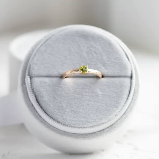 Gold ring in tree bark shape with peridot OLIVE Image
