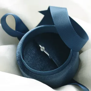 Minimalist curvy engagement ring with diamond NOLLAIG