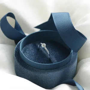 Minimalist curvy engagement ring with diamond NOLLAIG Thumbnail