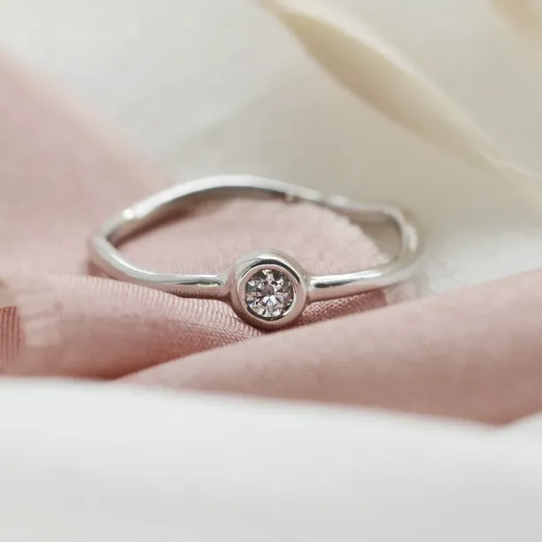 Minimalist curvy engagement ring with diamond NOLLAIG Image