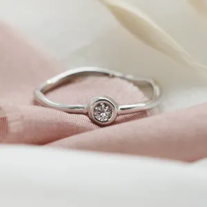 Minimalist curvy engagement ring with diamond NOLLAIG Thumbnail