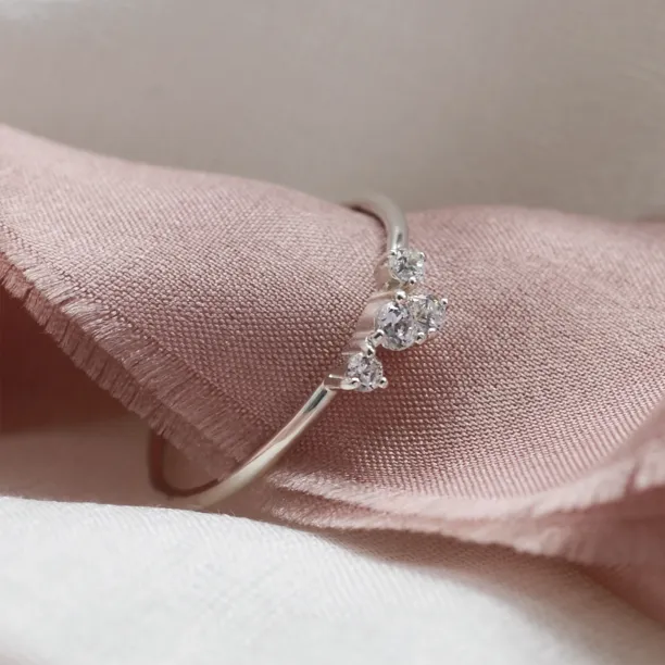 Minimalist cluster ring with diamonds MUADNAIT Image