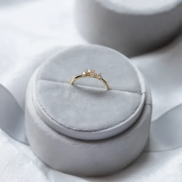 Minimalist cluster ring with diamonds MUADNAIT Image