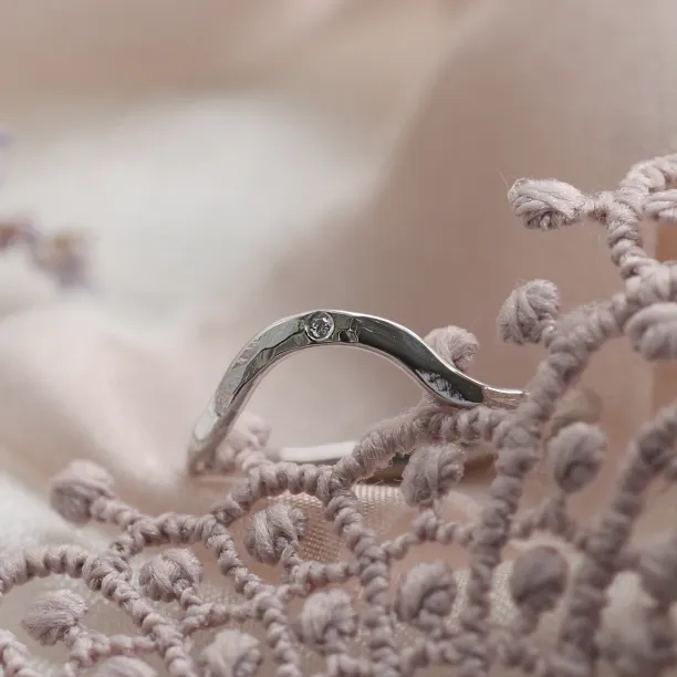 Hammered curvy wedding ring with diamond ASHLING Image
