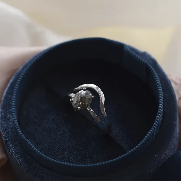 Hammered curvy wedding ring with diamond ASHLING Image