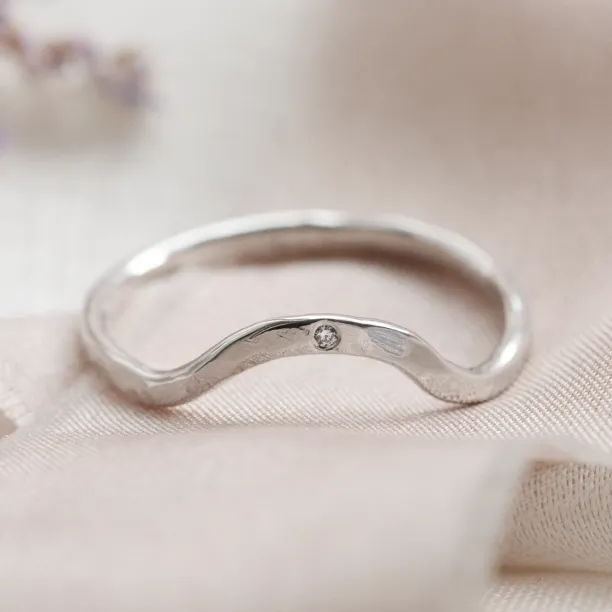 Hammered curvy wedding ring with diamond ASHLING Image