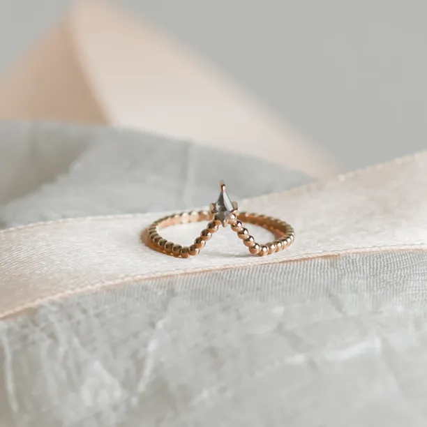 Salt and pepper diamond V stacker ring ISOLDE Image