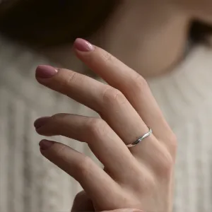 Curvy gold wedding ring with three diamonds ISEULT