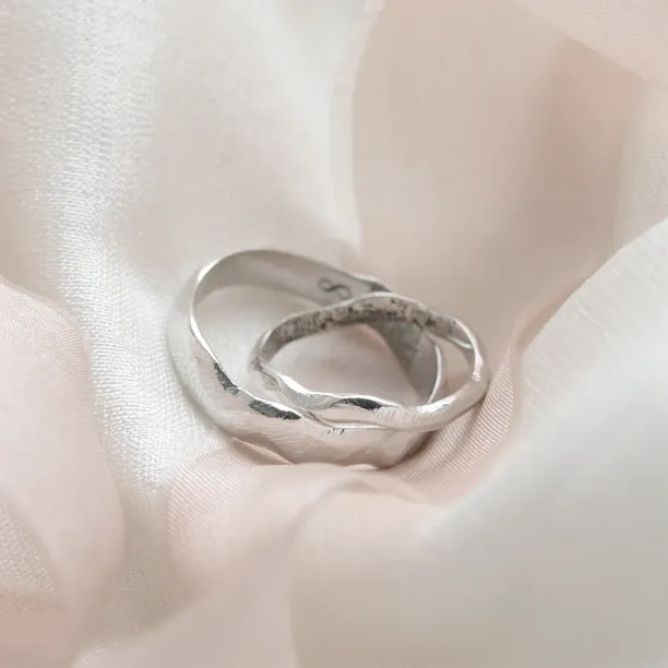 Atypical wedding bands with a rounded surface ORGANICA Image