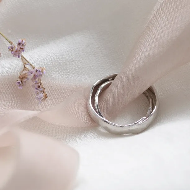 Atypical wedding bands with a rounded surface ORGANICA Image