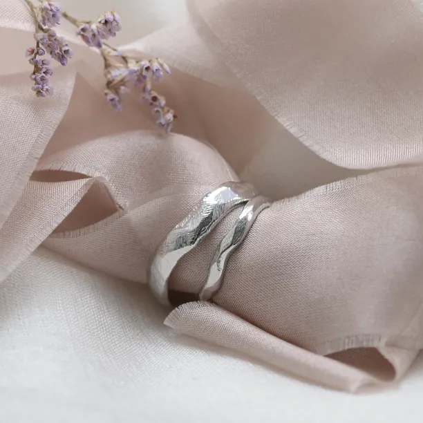 Atypical wedding bands with a rounded surface ORGANICA Image