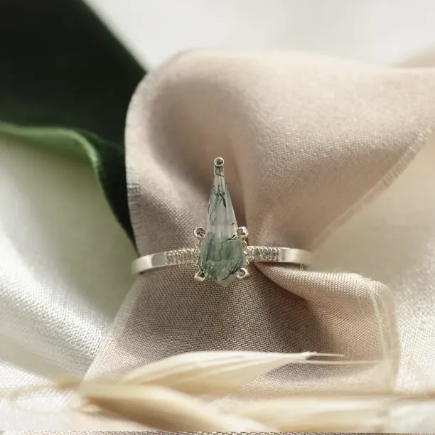 Exclusive kite moss agate ring with diamonds INA Image