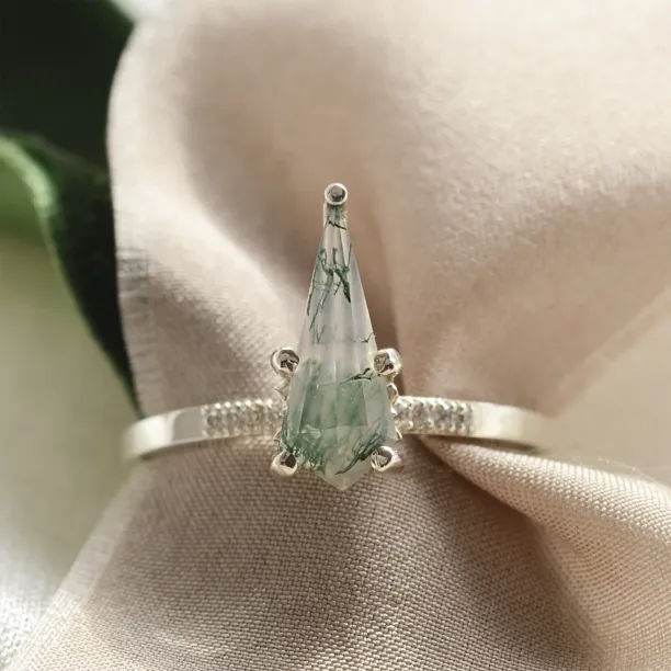 Exclusive kite moss agate ring with diamonds INA Image