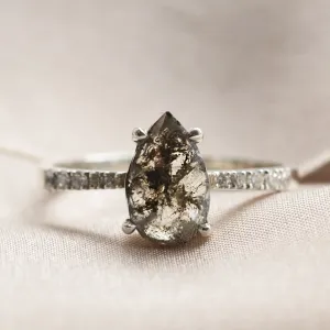 Gold vintage ring with salt and pepper diamond FERGAL Thumbnail