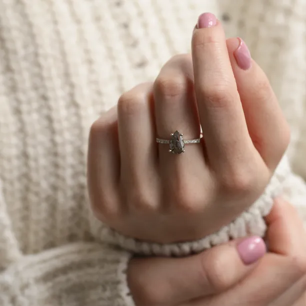 Gold vintage ring with salt and pepper diamond FERGAL Image