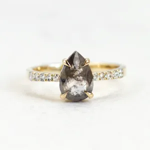 Gold vintage ring with salt and pepper diamond FERGAL Thumbnail