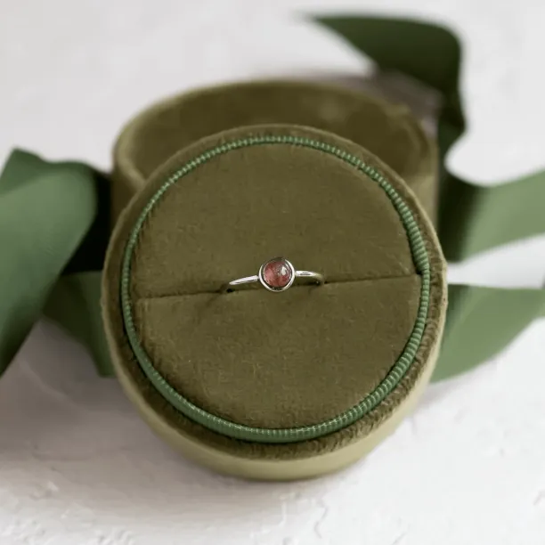 Gold bezel ring with strawberry quartz FRAGOLINA Image