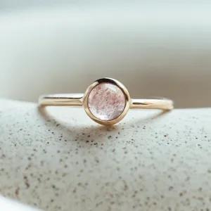 Gold bezel ring with strawberry quartz FRAGOLINA