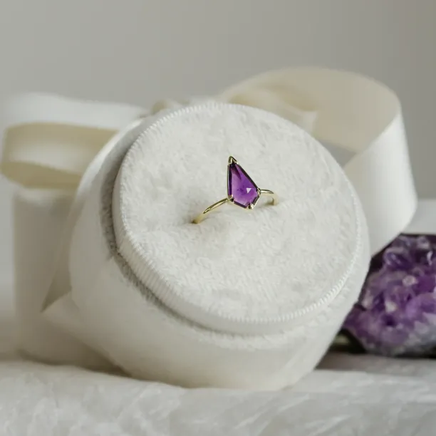 Kite amethyst ring in solid gold DARERCA Image