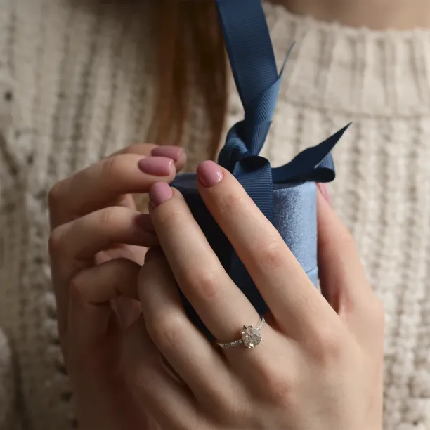 Gold vintage ring with salt and pepper diamond EIMMEAR Image