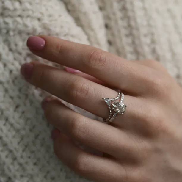 Gold vintage ring with salt and pepper diamond EIMMEAR Image