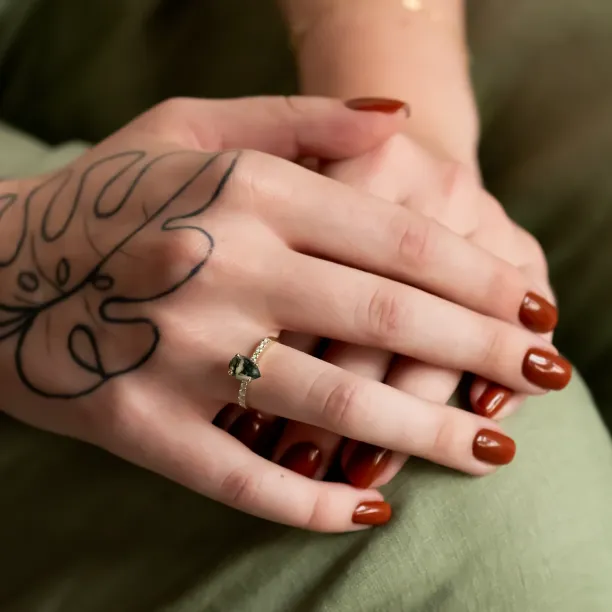 Gold ring with pear moss agate and diamonds EALGA Image
