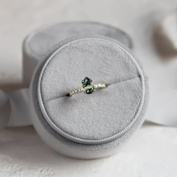 Gold ring with pear moss agate and diamonds EALGA Image