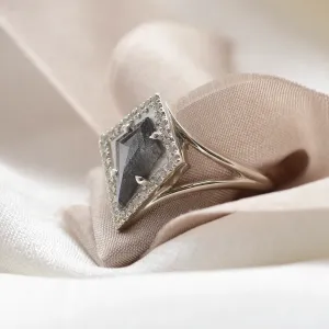 Spectacular kite salt and pepper diamond ring in solid gold CATHAL Thumbnail