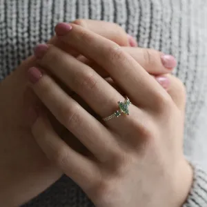 Vintage moss agate ring with side diamonds in solid gold OSCAR Thumbnail