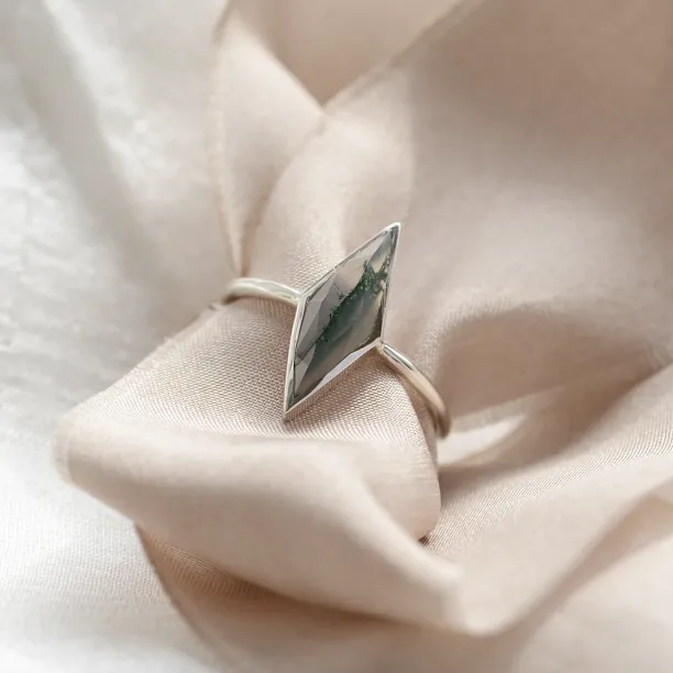 Gold ring with kite moss agate FINOLA Image