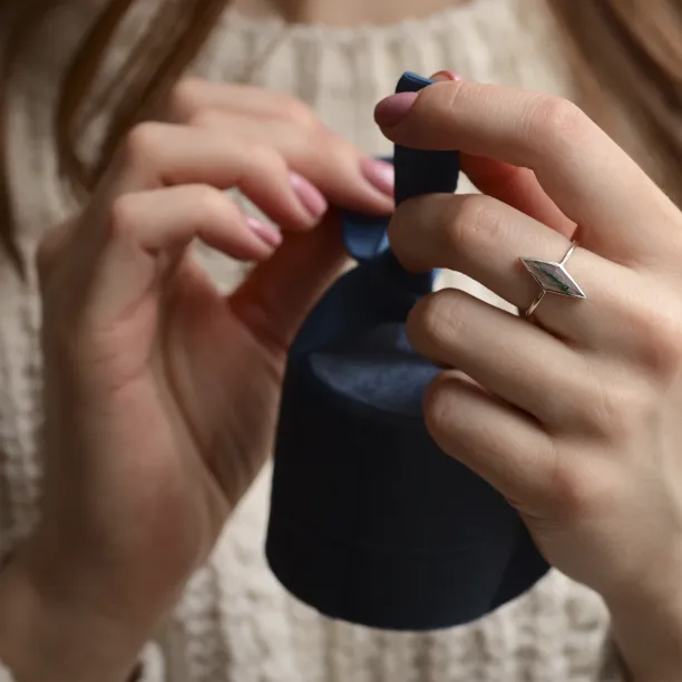 Gold ring with kite moss agate FINOLA Image