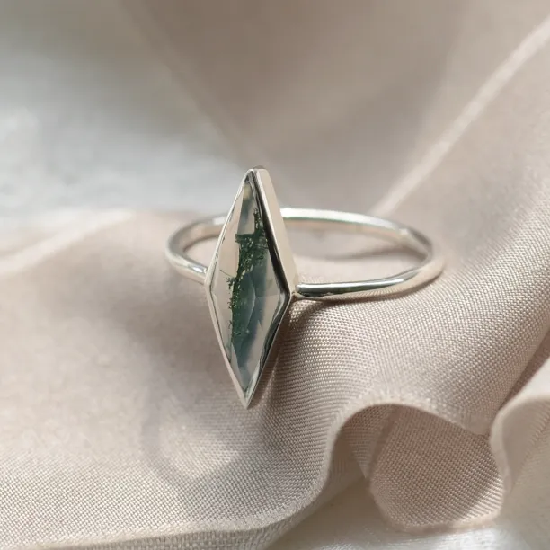 Gold ring with kite moss agate FINOLA Image