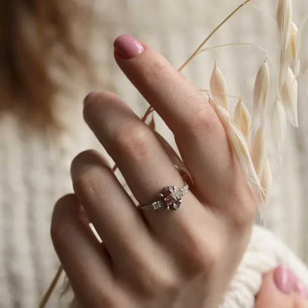 Gold vintage ring with salt and pepper diamonds EITHNE Image