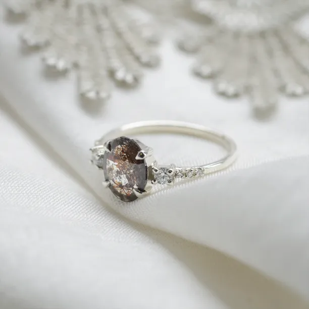 Gold vintage ring with salt and pepper diamonds EITHNE Image