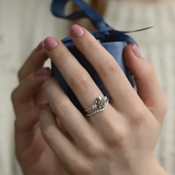 Gold vintage ring with salt and pepper diamonds EITHNE Image