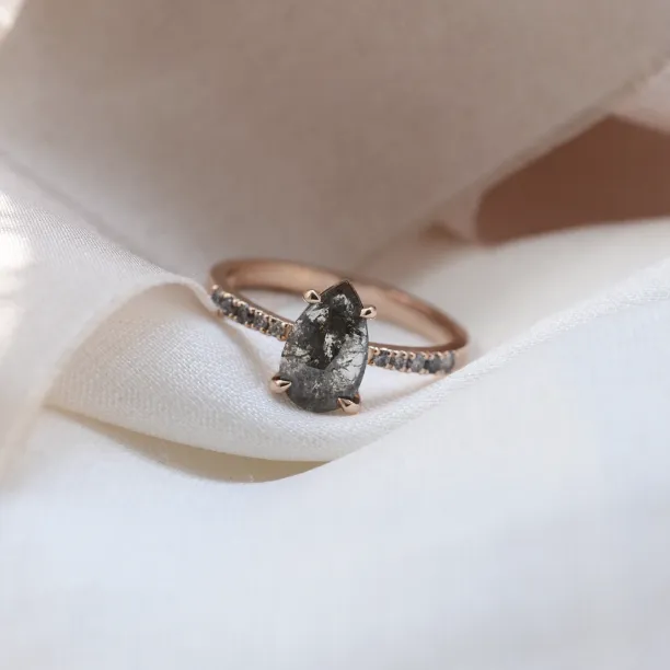 Vintage salt and pepper diamond engagement ring GRIONA Image