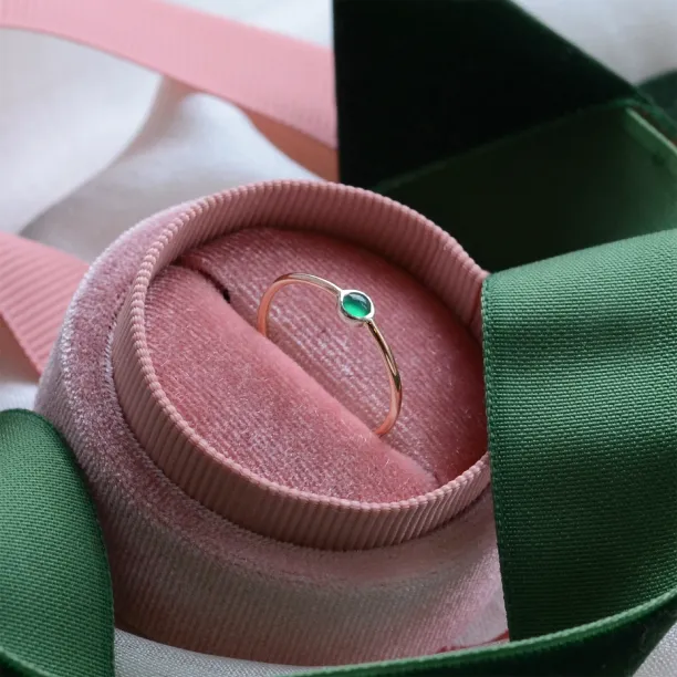 Emerald stackable fine ring CARAGH Image