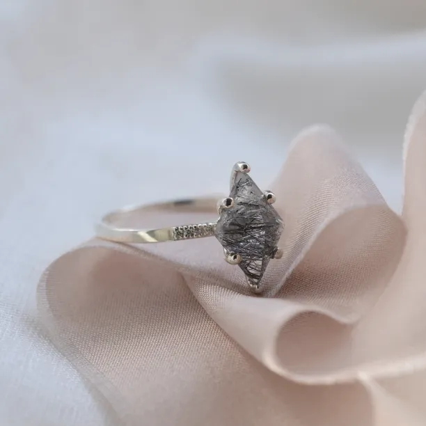 Original gold ring with rutilated quartz and diamonds MAIREAD Image