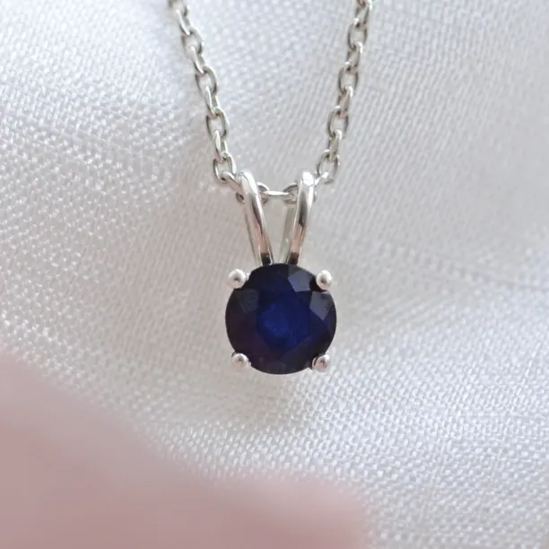 Gold pendant with blue saphire EFEMER Image