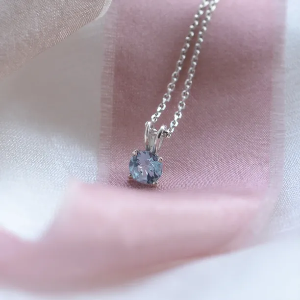 Minimalist gold necklace with aquamarine SINEAD Image