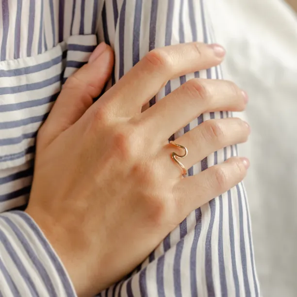 Minimalist gold wave ring WAVE Image