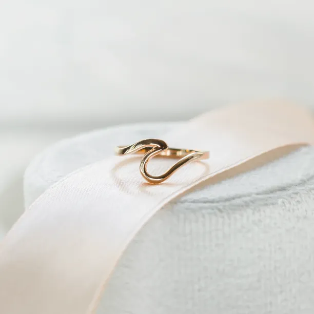 Minimalist gold wave ring WAVE Image