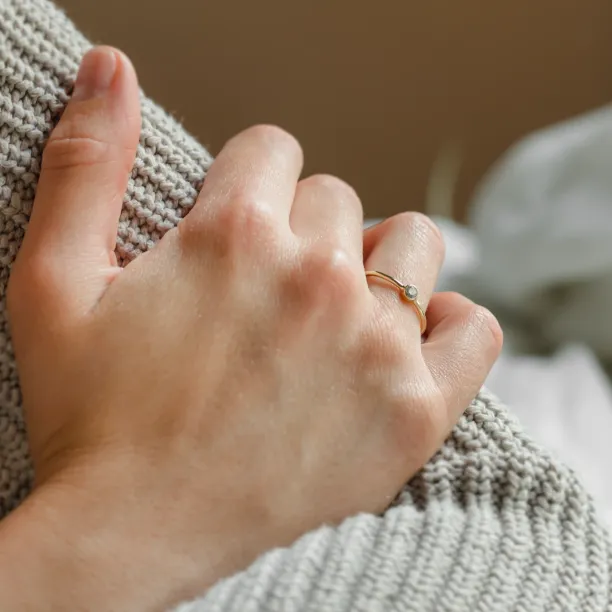Minimalist engagement ring with salt and pepper diamond AINE Image