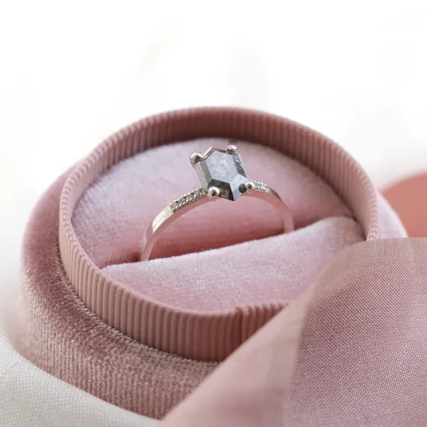 Gold ring with hexagon salt´n´pepper diamond NIAMH Image