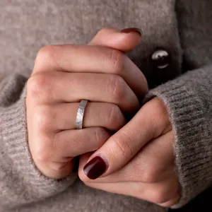 Gold wedding bands with hammered surface Uilliam Thumbnail