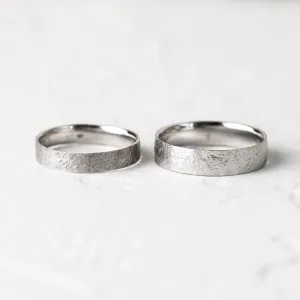 Gold wedding bands with hammered surface Uilliam Thumbnail